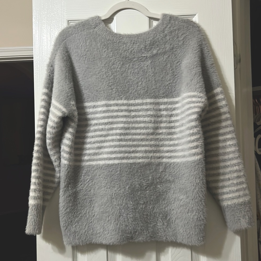 Lola b. Gray sweater with white stripes